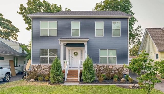 Charming 3-bedroom house, Game Room, Office, Sea-Breeze, Lake Ontario, Rochester