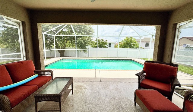 Charming 3-bedroom house with screened in heated pool & lanai