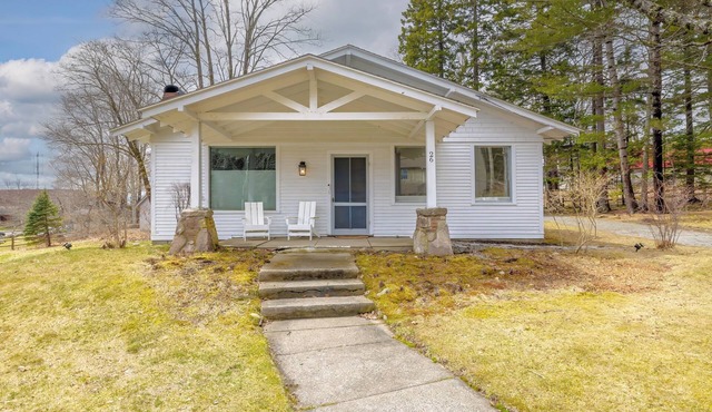 Charming 3-bedroom house in downtown Northeast Harbor! Minutes from Acadia!