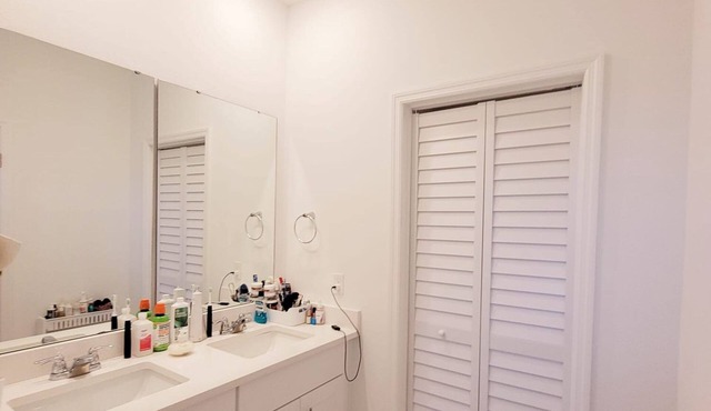 Charming 3-bedroom house with fitness room, WiFi in welcoming Saint Cloud