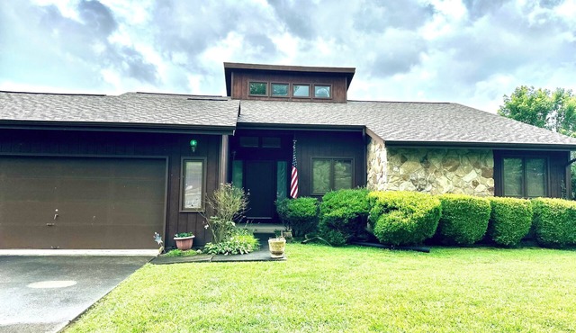Charming 3-bedroom rustic bungalow in tranquil Williamsburg sleeps 10