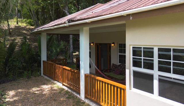 Charming 3-bedroom Villa-5 beds-AC - 7minutes drive to town - Restaurant onsite
