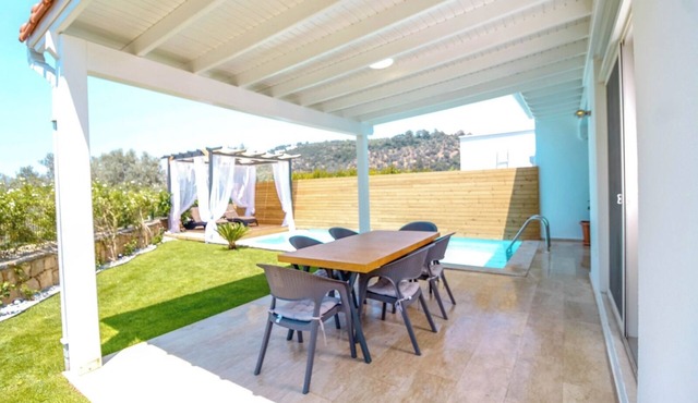 Charming 3-bedroom villa with private pool, air conditioning and WiFi in Torba