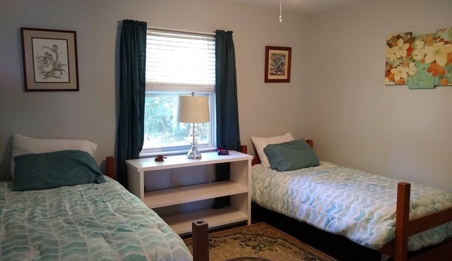 Charming 3 BR/2 BA 1.5 miles to Downtown Fairhope!