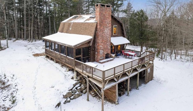 Charming 3-BR Berkshires Timber Cottage