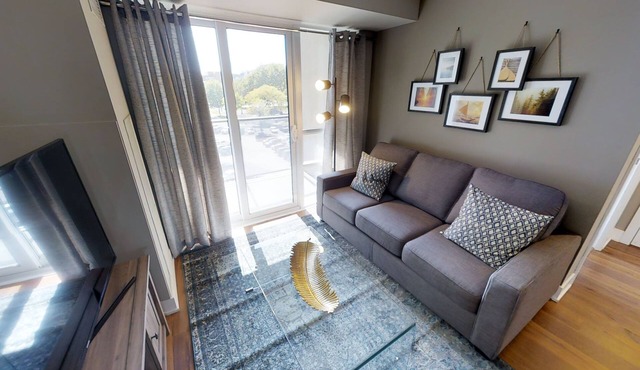 Charming 3-BR Condo in DR Toronto