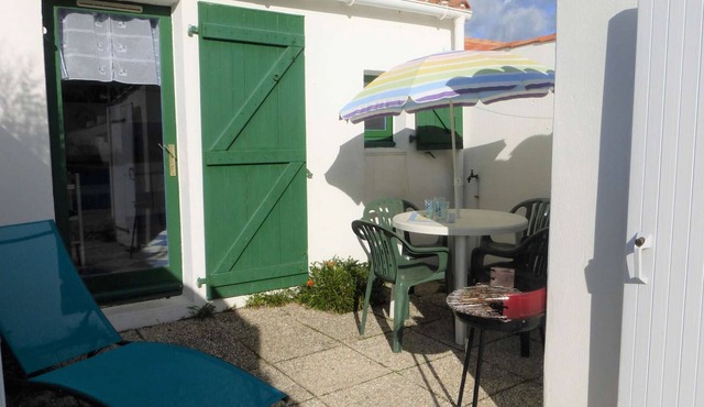 Charming 3-Sleeper Studio with Pool, Tennis & Beach Access in Bretignolles-sur-Mer