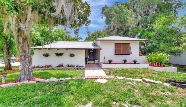 Charming 3 Unit- House on Lake. with AC and WiFi in delightful DeLand