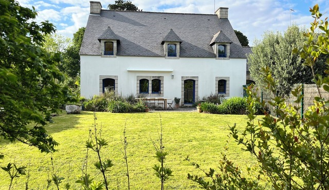 Charming 3* villa for 10 people, 10-minute walk from the beach. 2 suites, 2 bedrooms, 3 bathrooms