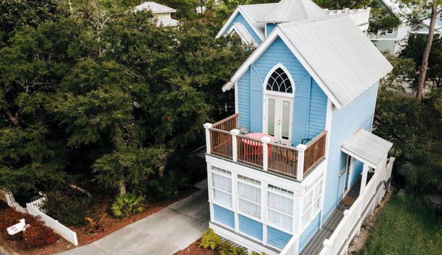 Charming 30A Carriage House. Steps to Beach & Pool. Sleeps up to 5