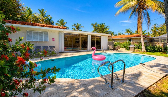 ★CHARMING 3BDR VILLA W/PRIVATE POOL & SPACIOUS BACKYARD - 20 min to FIFA!