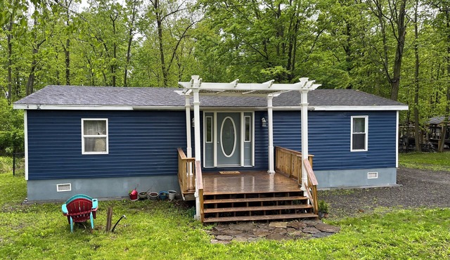 Charming 3bedroom house with AC, WiFi, fenced backyard in Wonderful Watkins Glen