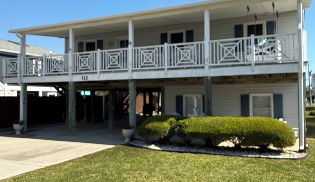 Charming 3BR coastal cottage, 2 blocks from the beach !