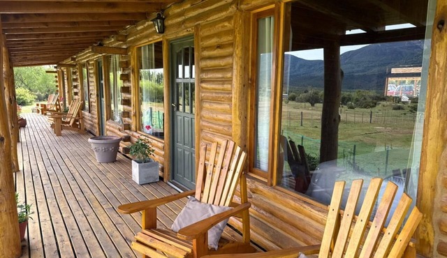 Charming 4-bedroom cottage in superb Villa Lago Rivadavia with WiFi