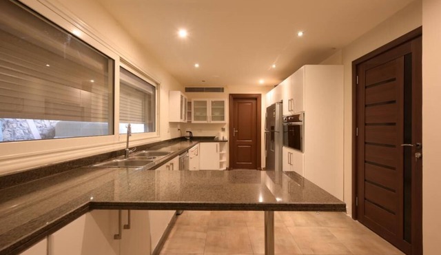 Charming 4-bedroom villa with WiFi, AC in peaceful Cairo Governorate