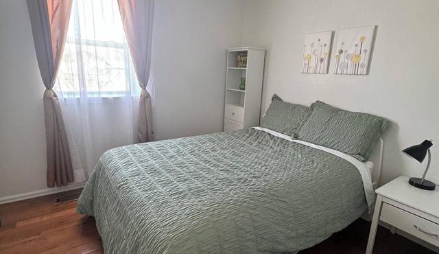 Charming 4-bedroom house with AC, WiFi in amazing Colorado Springs
