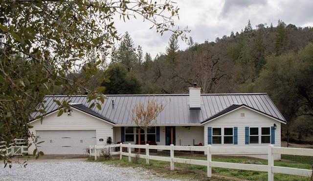 Charming 4-bedroom house with AC and WiFi in Shingle Springs