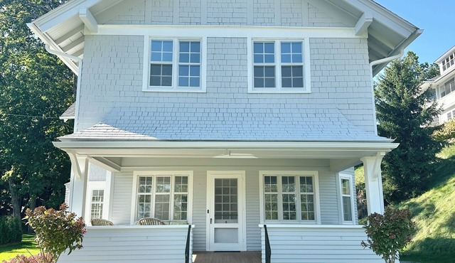 Charming 4-bedroom house in downtown Harbor Springs with water views and AC