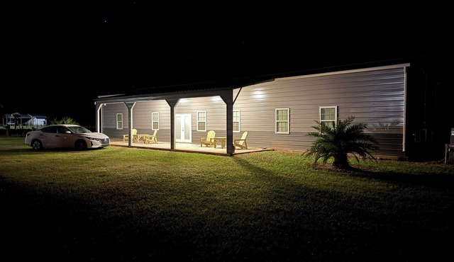 Charming 4-bedroom barndominum in Elberta with AC, WiFi, 5 miles from boat ramp