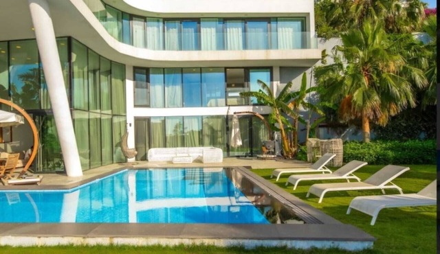 Charming 4-bedroom building with AC, WiFi in tranquil Boğaziçi