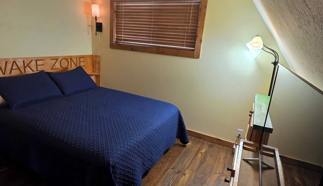 Charming 4-bedroom cabin overlooking Table Rock Lake