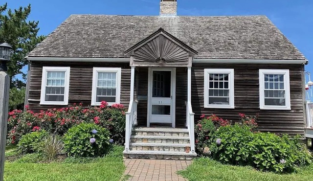 Charming 4-bedroom cottage in Scituate perfect for your beach getaway