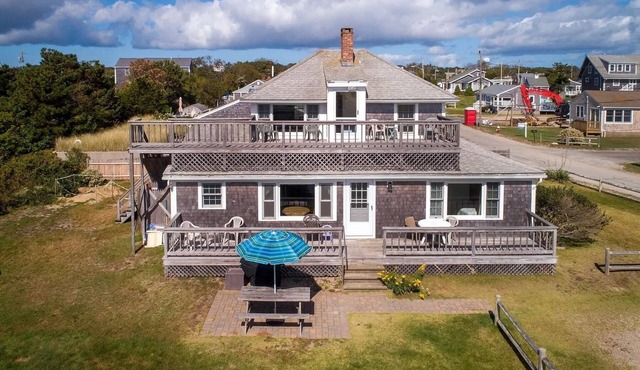 Charming 4-bedroom cottage in serene West Dennis, close to beach!