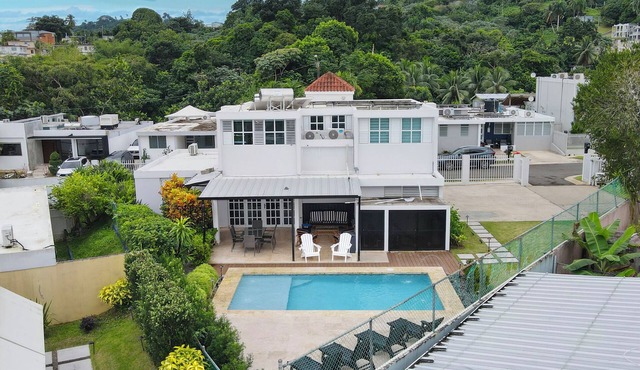 Charming 4-bedroom Estate with In-ground pool WiFi in San Juan