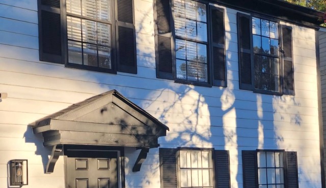 Charming 4-bedroom house in Alpharetta with WiFi and AC