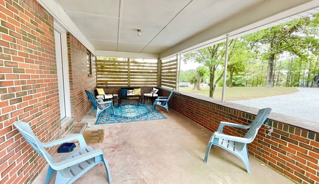 ~Charming 4-bedroom house in Peaceful TRUSSVILLE!~