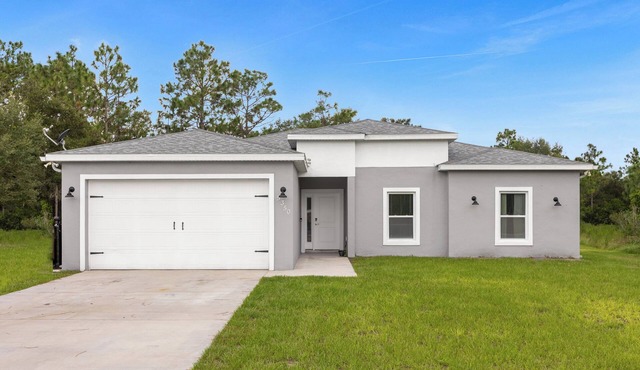 Charming 4-bedroom house with WiFi and AC in peaceful St. Cloud/1 acre land