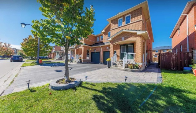 Charming 4-bedroom house in brilliant Markham with AC, WiFi