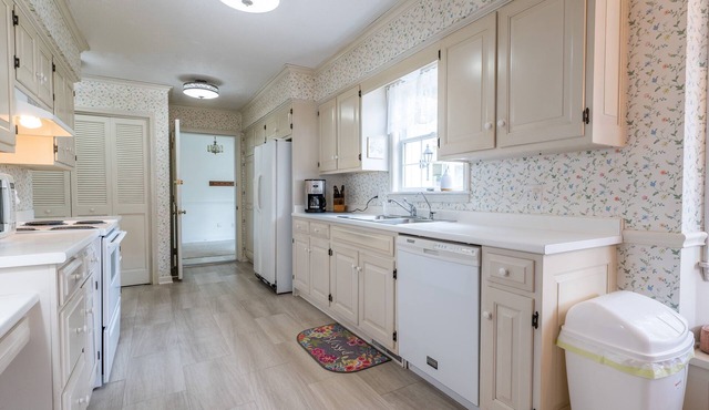Charming 4 Bedroom home in the Amish countryside