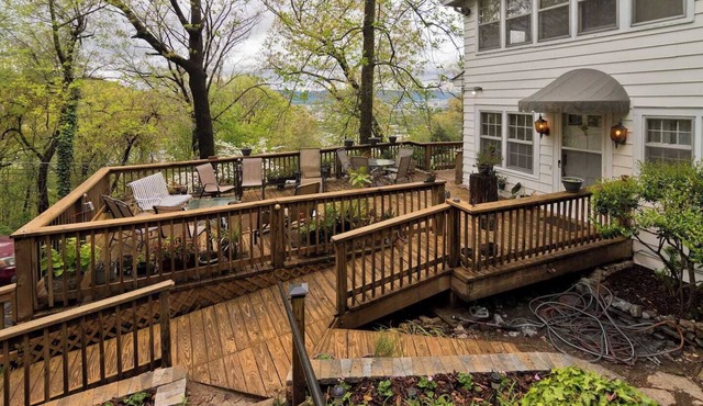 Charming 4-bedroom flat in peaceful Chattanooga Missionary Ridge neighborhood
