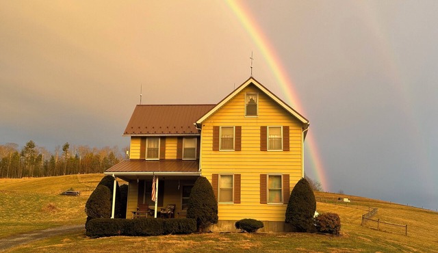 Charming 4-bedroom farmhouse in beautiful Williamsport, PA.