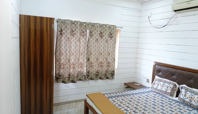 Charming 4-bedroom villa in Pawnanagar with AC, WiFi pawna lake "movie theatre