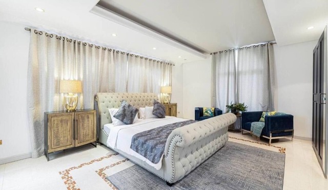 Charming 4-bedroom villa with WiFi, fitness room in delightful Dubai Downtown