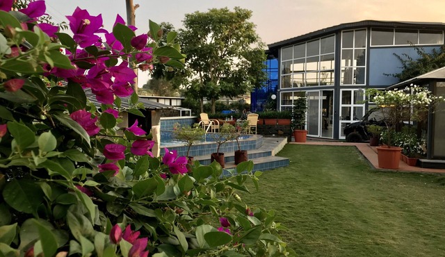 Charming 4-bedroom villa with AC, fitness room in Javan