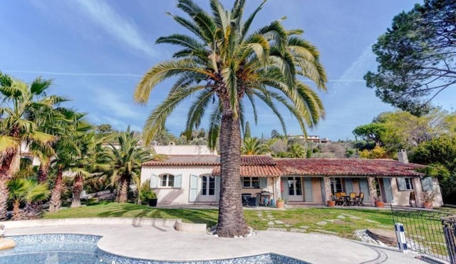 Charming 4-bedroom with AC/Wifi, Garden, swimming pool in beautiful Mougins