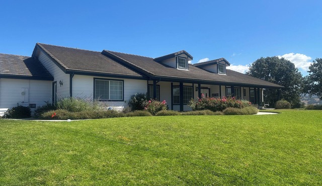 Charming 4-br Wine Country Retreat — Walk Downtown Solvang + BBQ & Fireplace