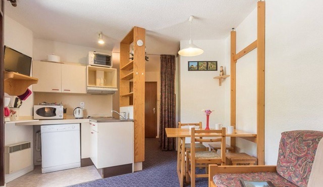 Charming 4-Person Studio with North-Facing Balcony in Chantemerle