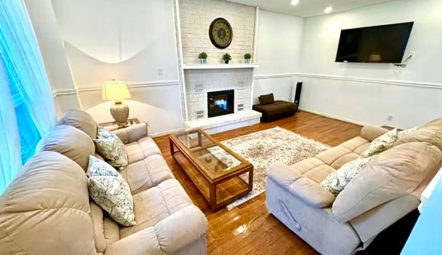 Charming 4bedroom house In Lovely Richmond Hill Oak Ridges near Wilcox lake park