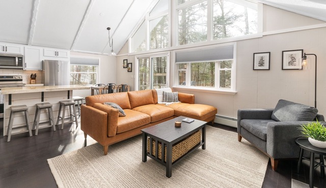 Charming 4BR Chalet, White Mountains, North Conway