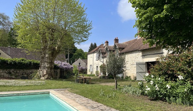 Charming 5-bedroom family house with swimming pool in Bourron-Marlotte