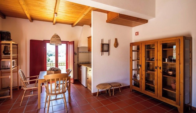 Charming 5-bedroom cottage in lovely Montargil with AC