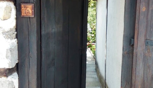 Charming 5-bedroom house in the bosom of old Bansko, quiet cobbled streets.
