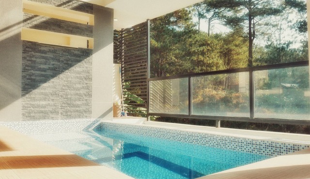 Charming 5-bedroom Villa in Baguio with Heated Dipping Pool :Glass & Green Perch