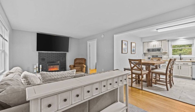 Charming 5B Home in Neighborhood