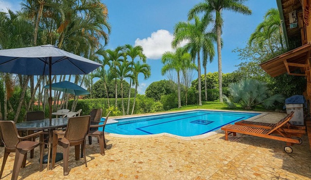 Charming 6-bedroom cabin with AC and WiFi in San Jerónimo