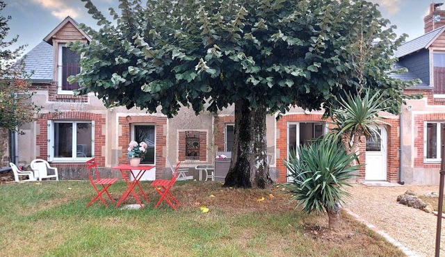 Charming 6-Person Cottage with Modern Amenities in Saint-Christophe, Near Historic Sites